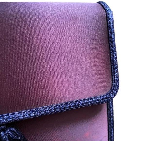 La Regale crossbody satin clutch - Picture 2 of 4